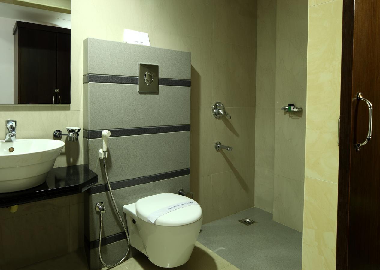Hotel Green Dreams Kochi Bagian luar foto