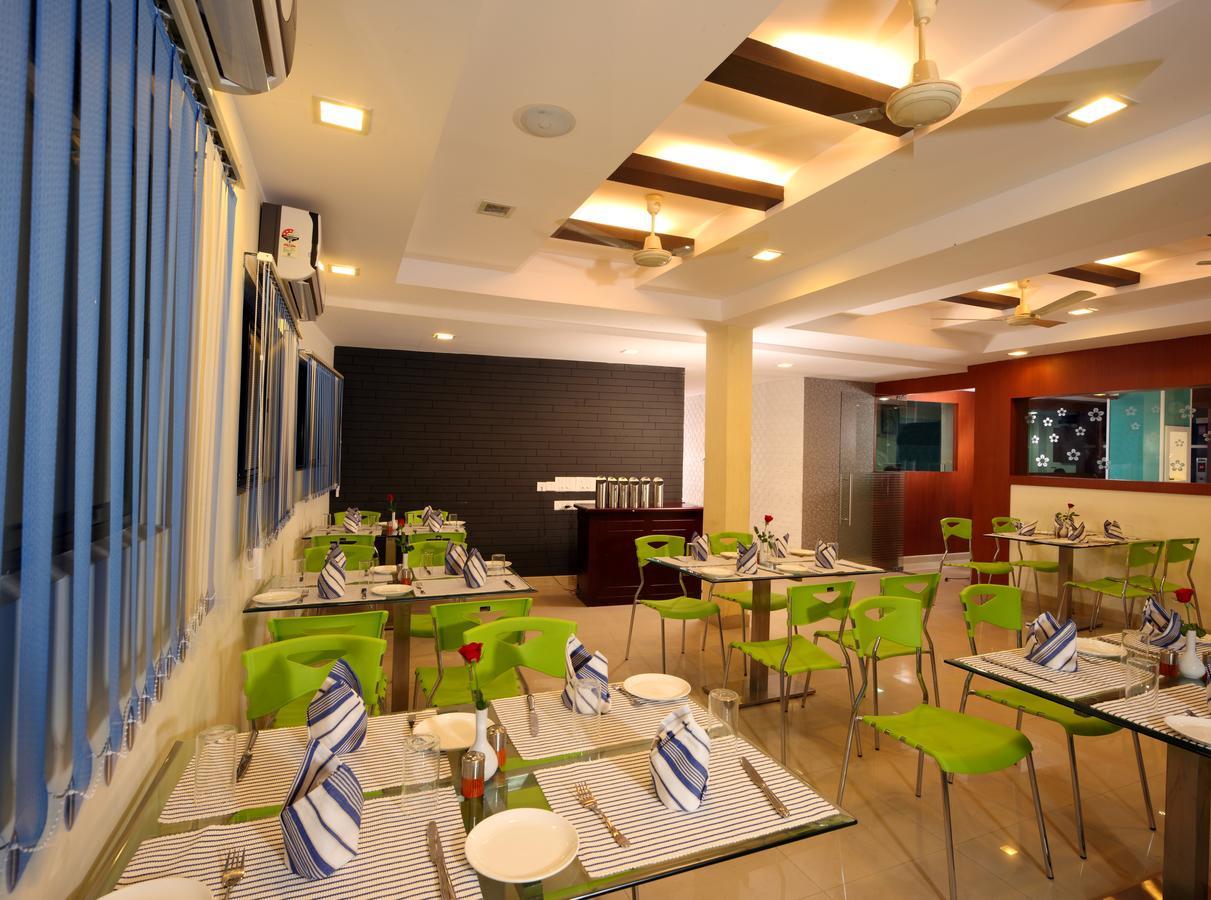 Hotel Green Dreams Kochi Bagian luar foto