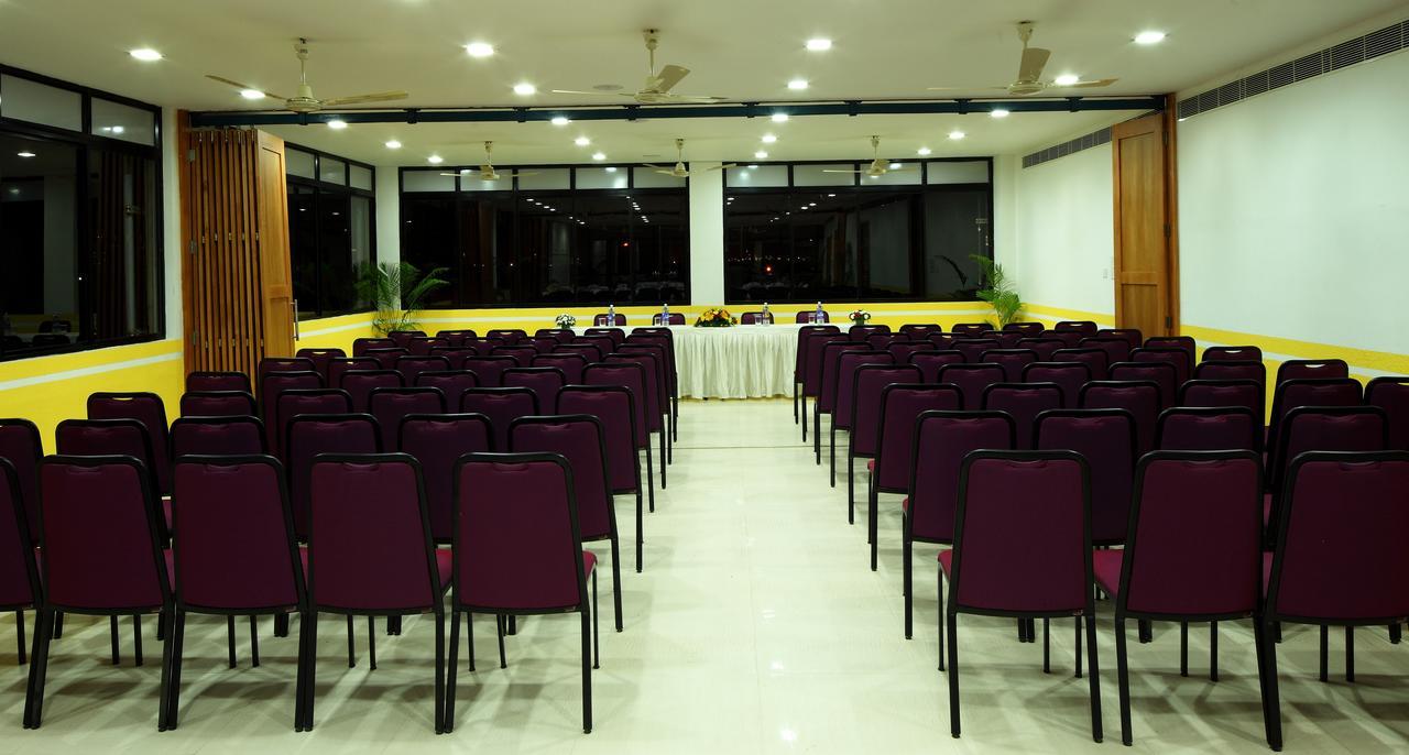 Hotel Green Dreams Kochi Bagian luar foto