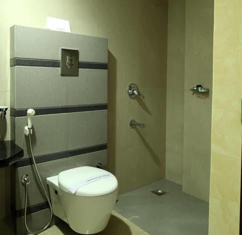 Hotel Green Dreams Kochi Bagian luar foto