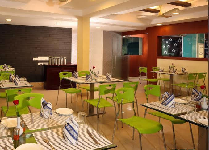 Hotel Green Dreams Kochi Bagian luar foto